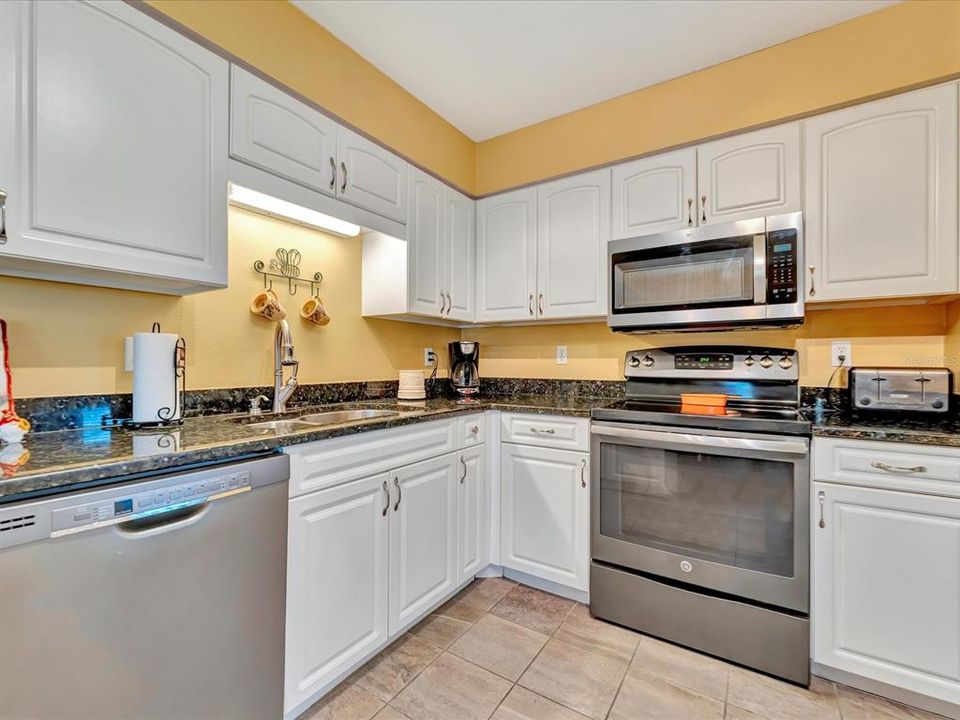 For Sale: $329,900 (3 beds, 2 baths, 1298 Square Feet)