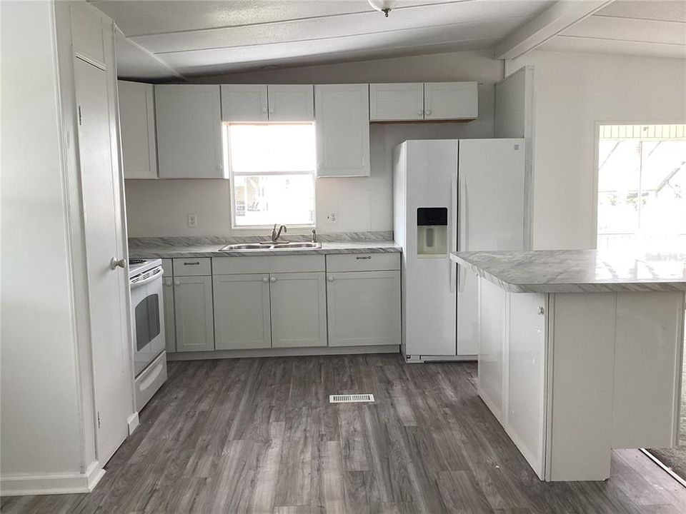 For Sale: $109,000 (2 beds, 2 baths, 1080 Square Feet)