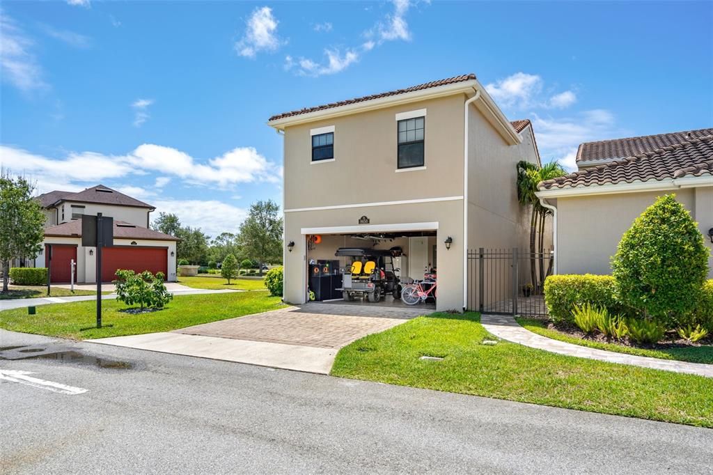 For Sale: $610,000 (3 beds, 3 baths, 2543 Square Feet)