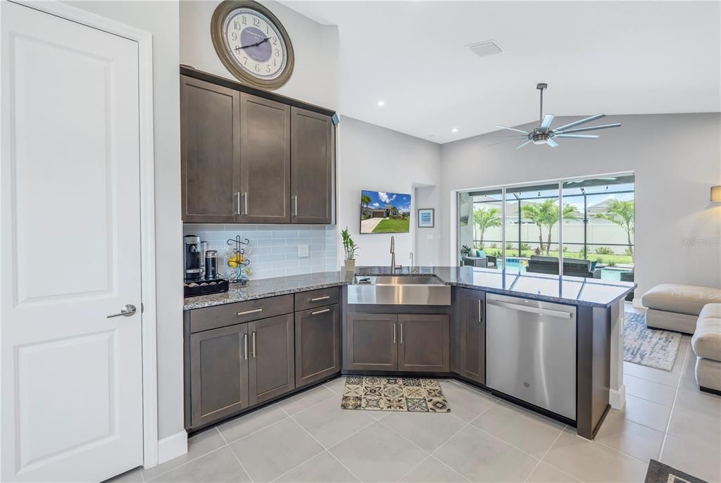 Apron sink & touchless faucet