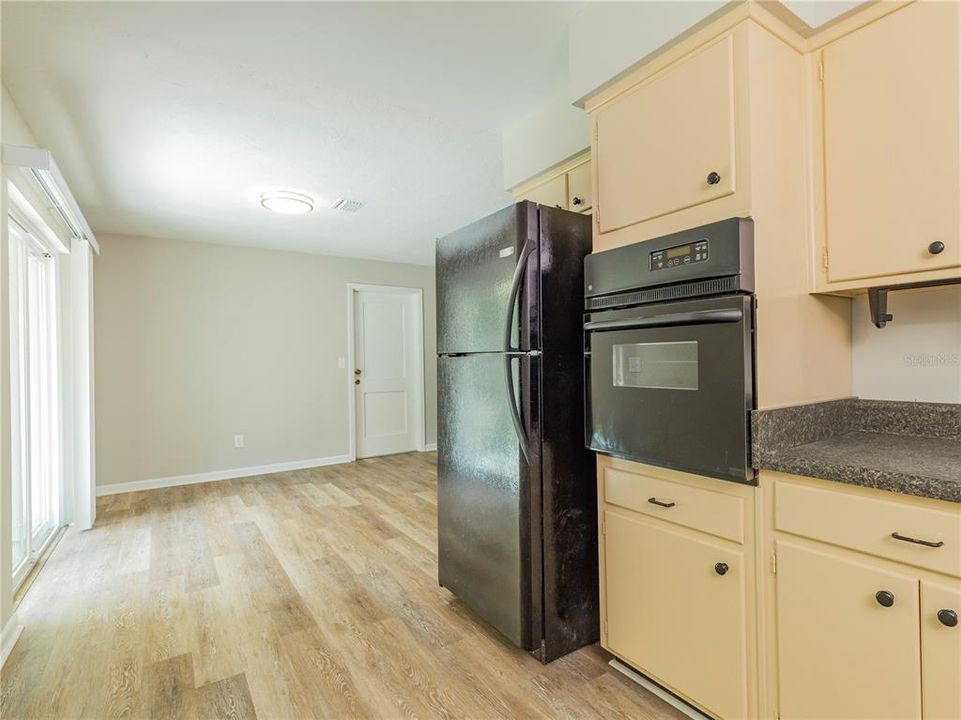 For Rent: $1,650 (3 beds, 1 baths, 1274 Square Feet)