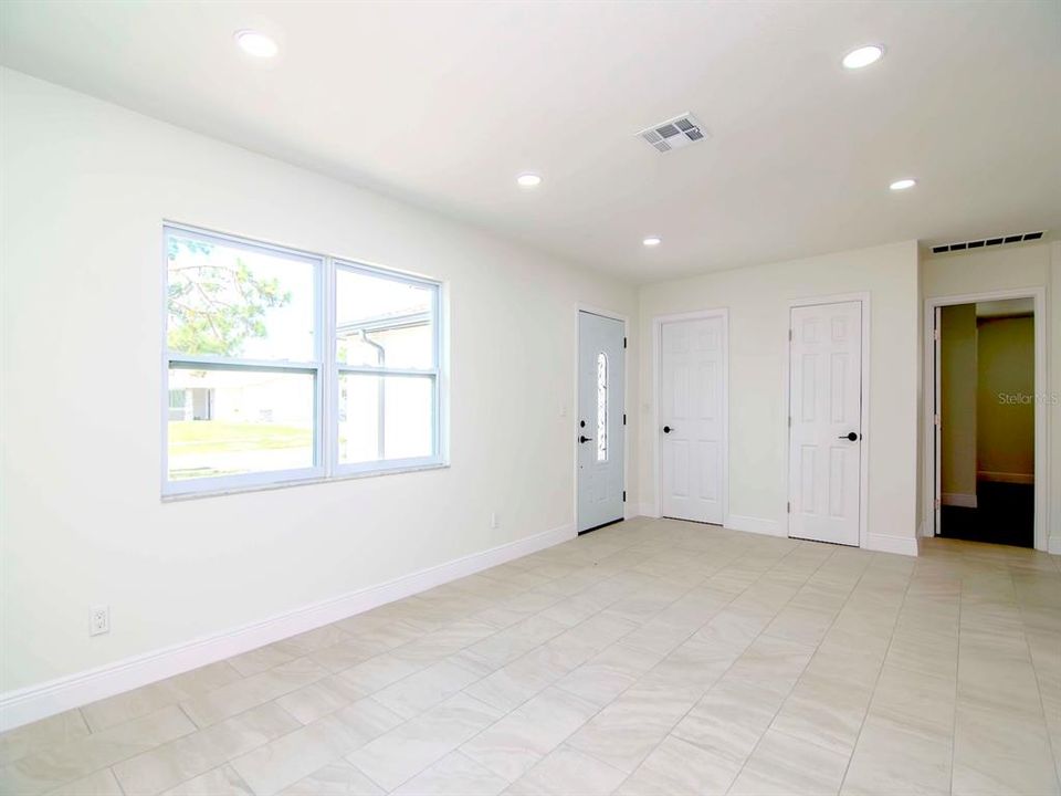 For Sale: $574,900 (3 beds, 2 baths, 1737 Square Feet)