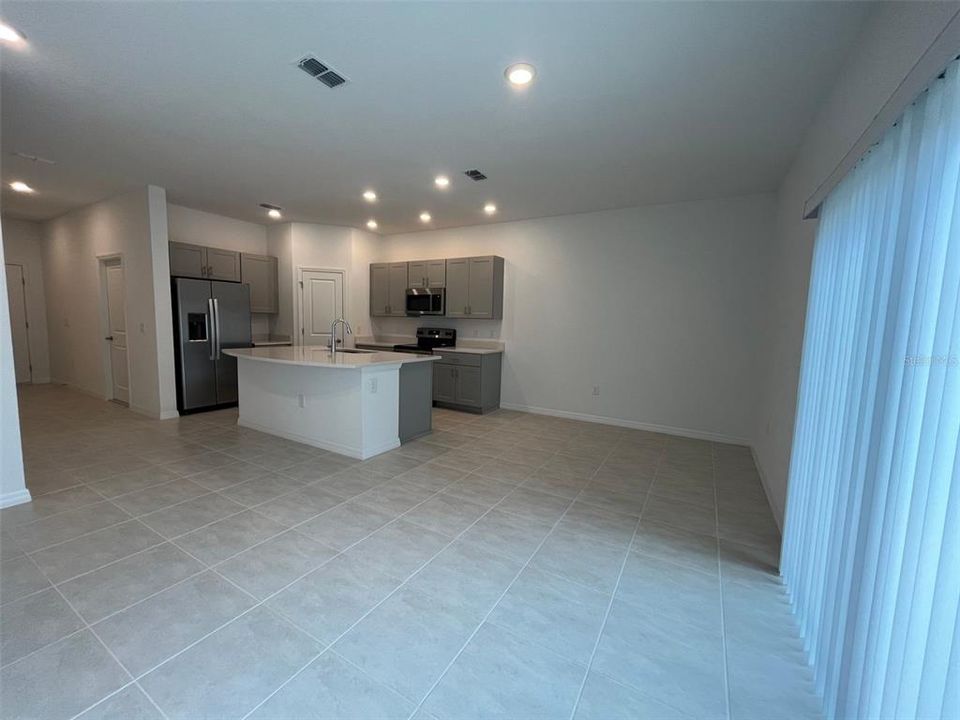 For Rent: $2,295 (3 beds, 2 baths, 1373 Square Feet)