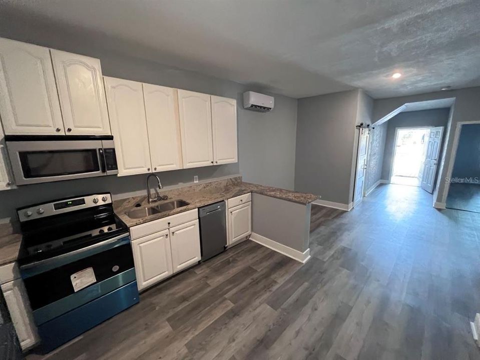 For Rent: $1,700 (2 beds, 2 baths, 1010 Square Feet)