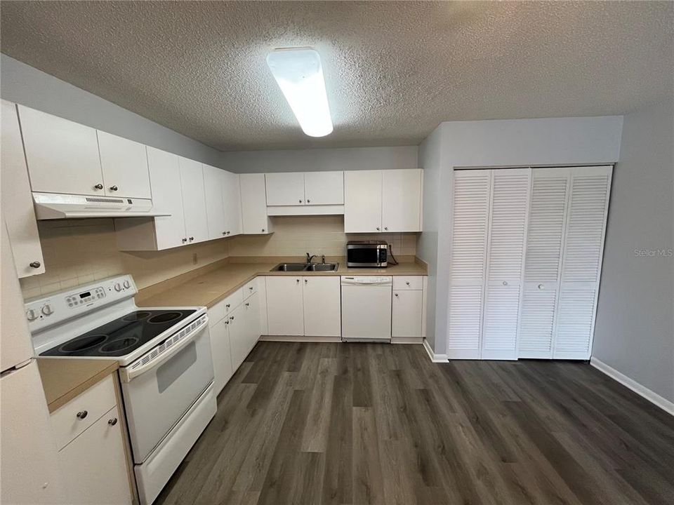 For Rent: $2,000 (2 beds, 1 baths, 1000 Square Feet)