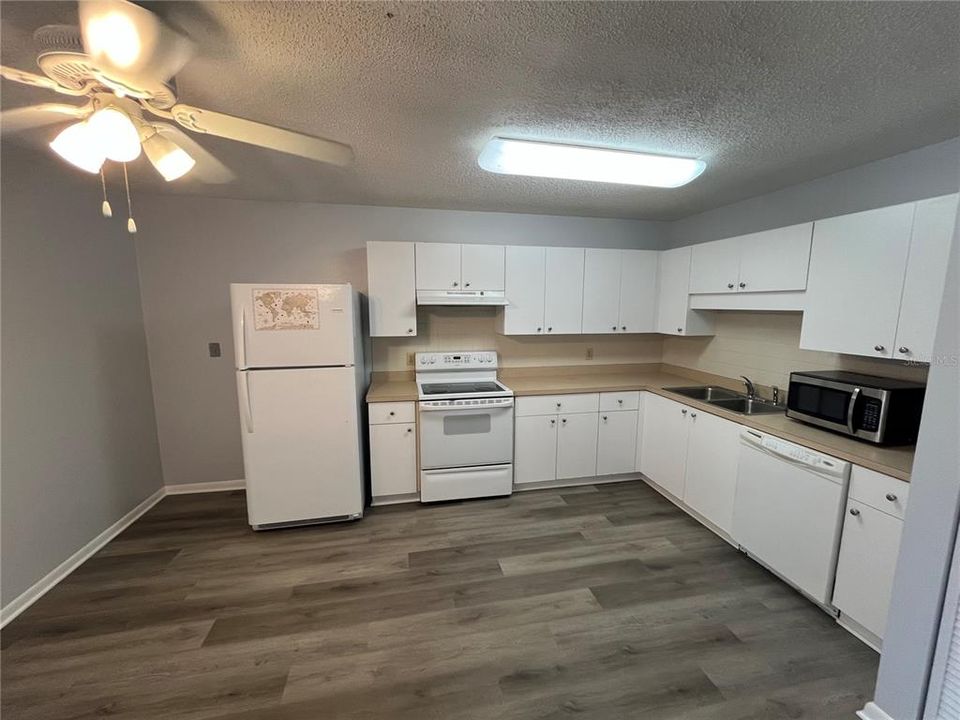 For Rent: $2,000 (2 beds, 1 baths, 1000 Square Feet)