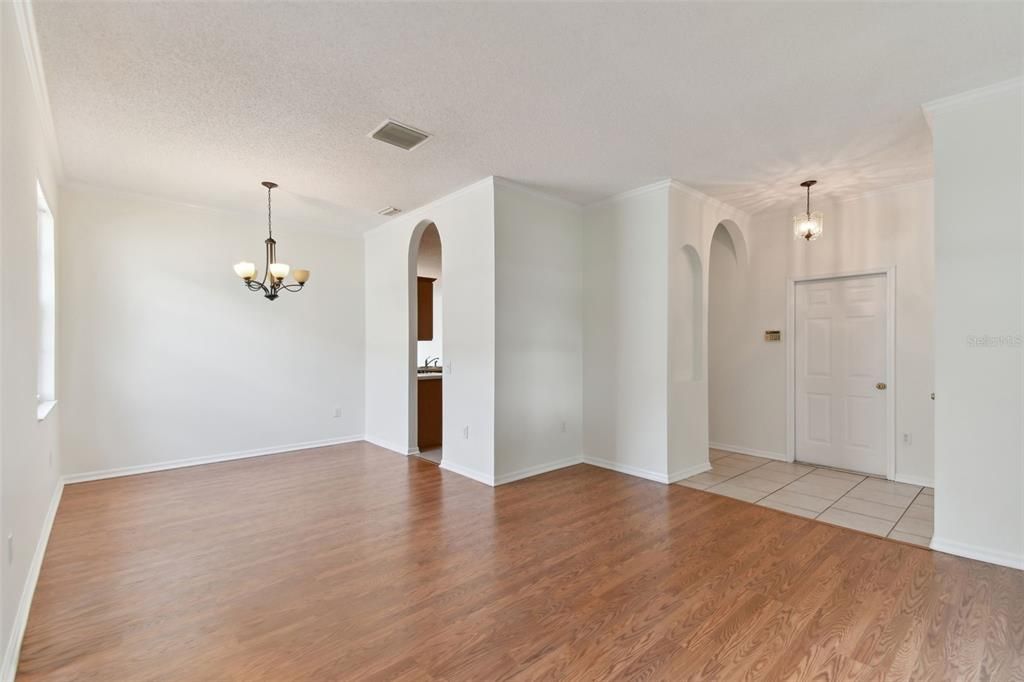 For Sale: $429,900 (3 beds, 2 baths, 1828 Square Feet)
