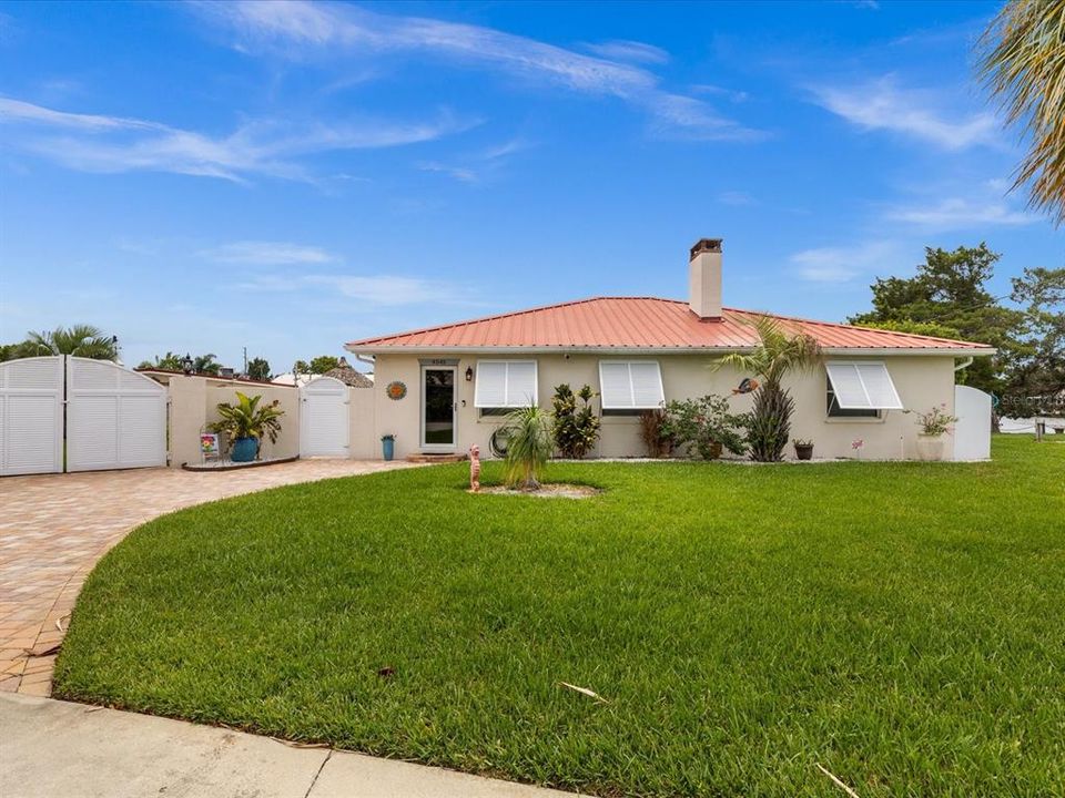 For Sale: $1,300,000 (2 beds, 2 baths, 1840 Square Feet)