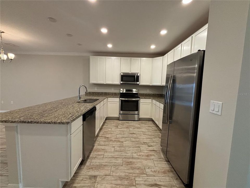 For Rent: $2,125 (3 beds, 2 baths, 1834 Square Feet)