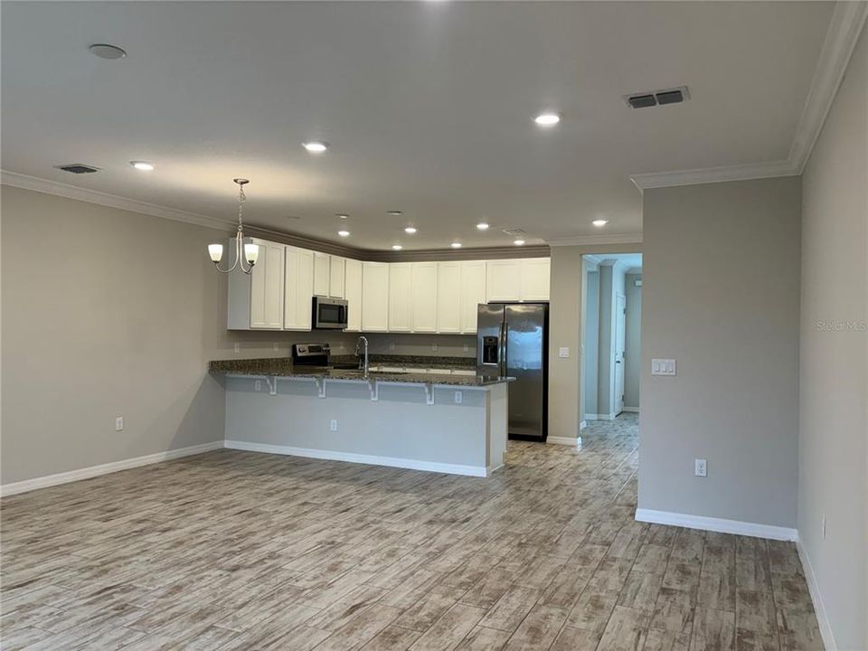 For Rent: $2,125 (3 beds, 2 baths, 1834 Square Feet)