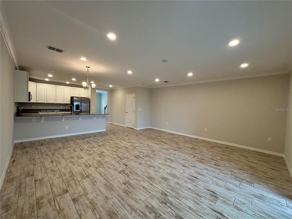 For Rent: $2,125 (3 beds, 2 baths, 1834 Square Feet)