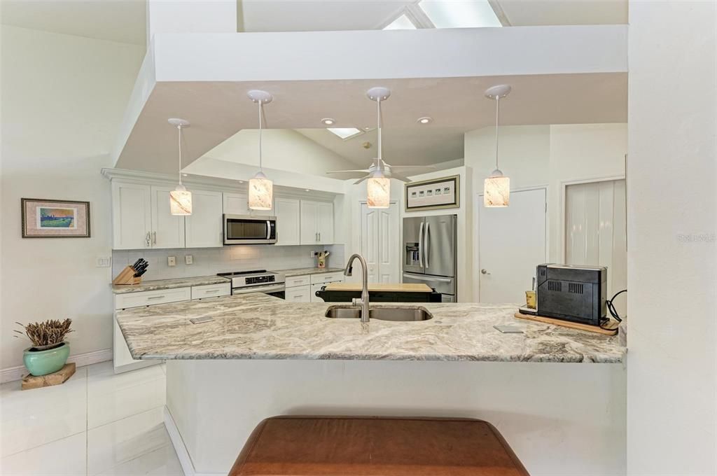 Kitchen with breakfast bar