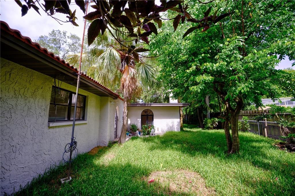 Active With Contract: $635,000 (3 beds, 2 baths, 2390 Square Feet)