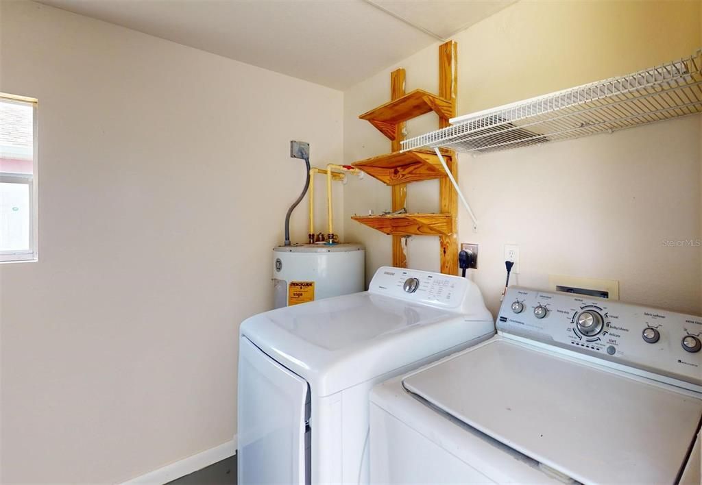 For Sale: $240,000 (2 beds, 2 baths, 917 Square Feet)