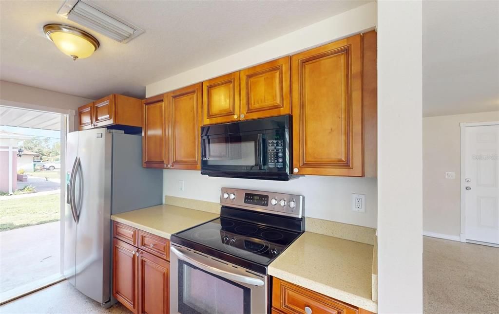 For Sale: $240,000 (2 beds, 2 baths, 917 Square Feet)