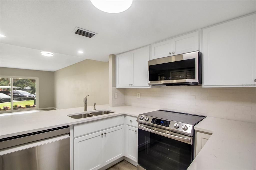 For Sale: $250,000 (2 beds, 2 baths, 1022 Square Feet)