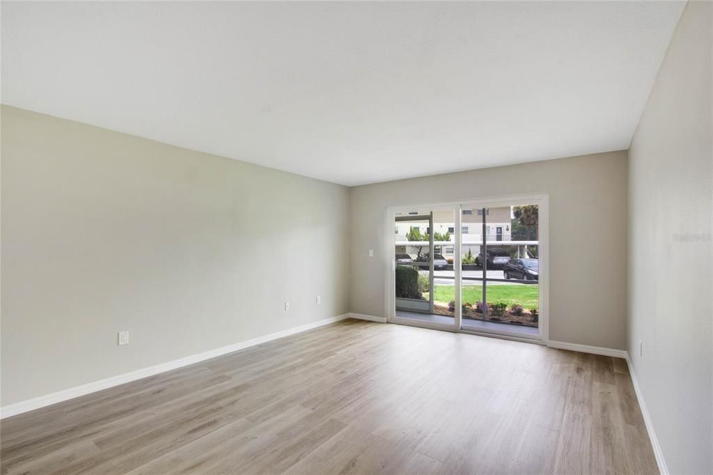 For Sale: $250,000 (2 beds, 2 baths, 1022 Square Feet)