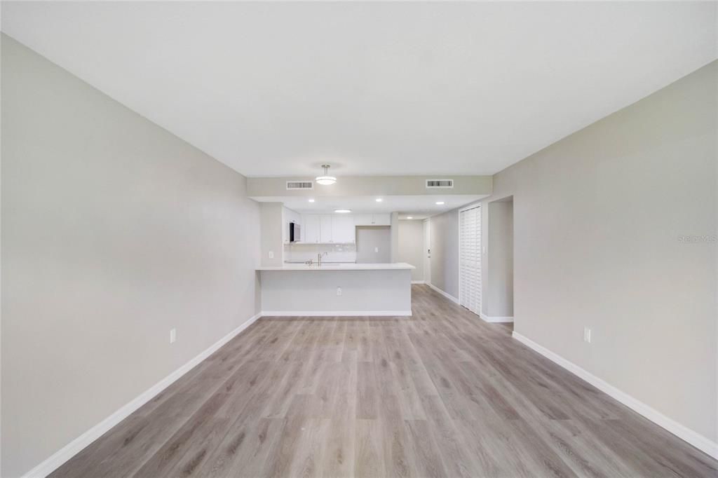 For Sale: $250,000 (2 beds, 2 baths, 1022 Square Feet)