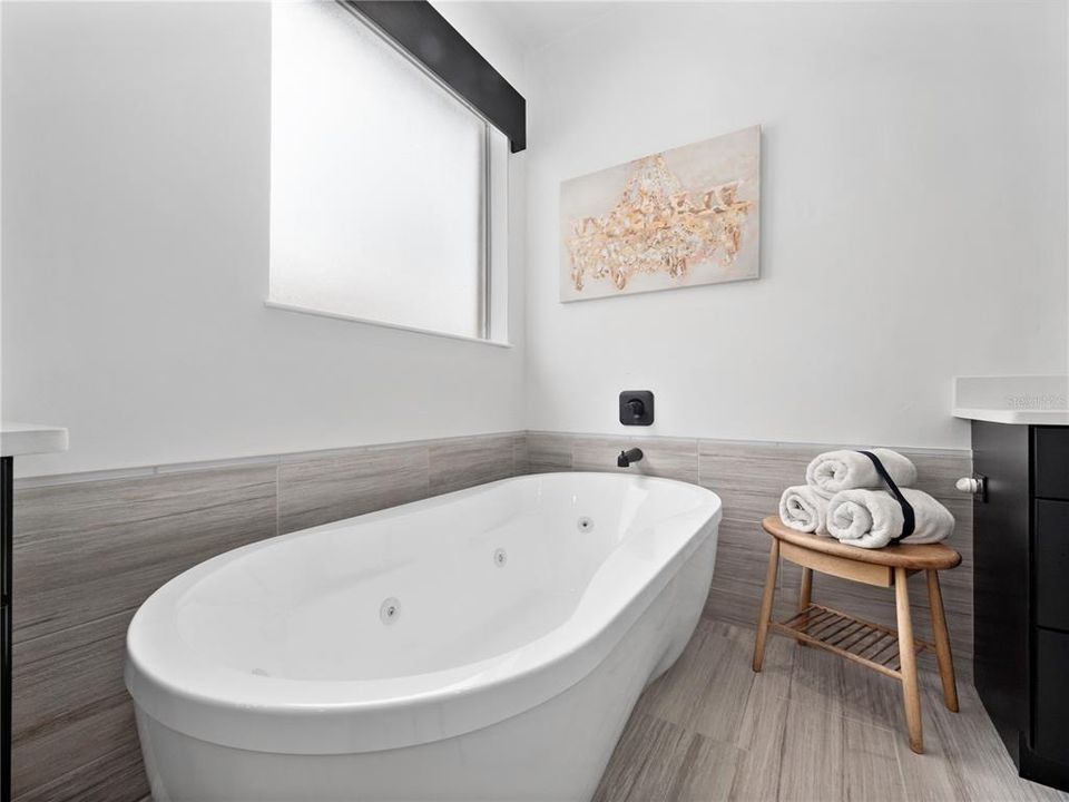 Primary Bath Jetted Soaking Tub