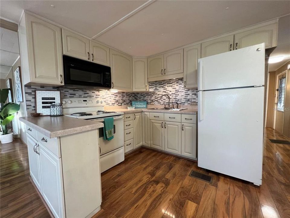 For Rent: $1,500 (2 beds, 1 baths, 836 Square Feet)