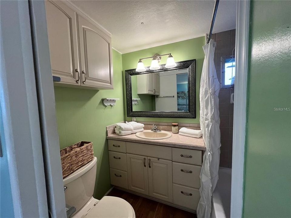 For Rent: $1,500 (2 beds, 1 baths, 836 Square Feet)