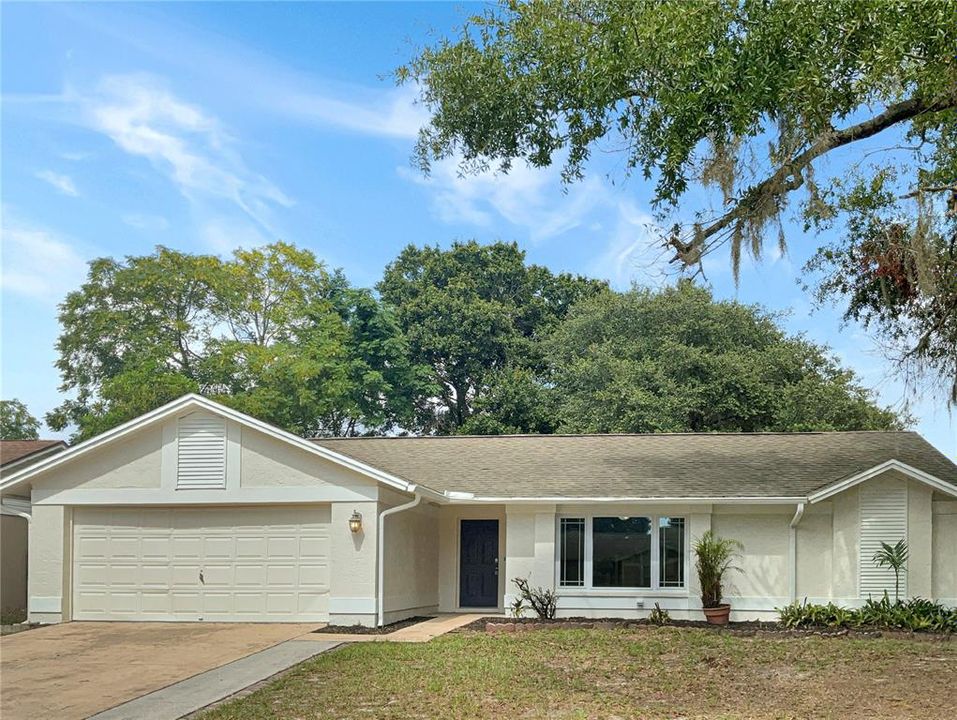 Active With Contract: $359,000 (3 beds, 2 baths, 1600 Square Feet)