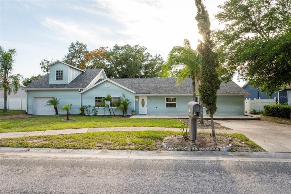 For Sale: $580,000 (4 beds, 2 baths, 2568 Square Feet)