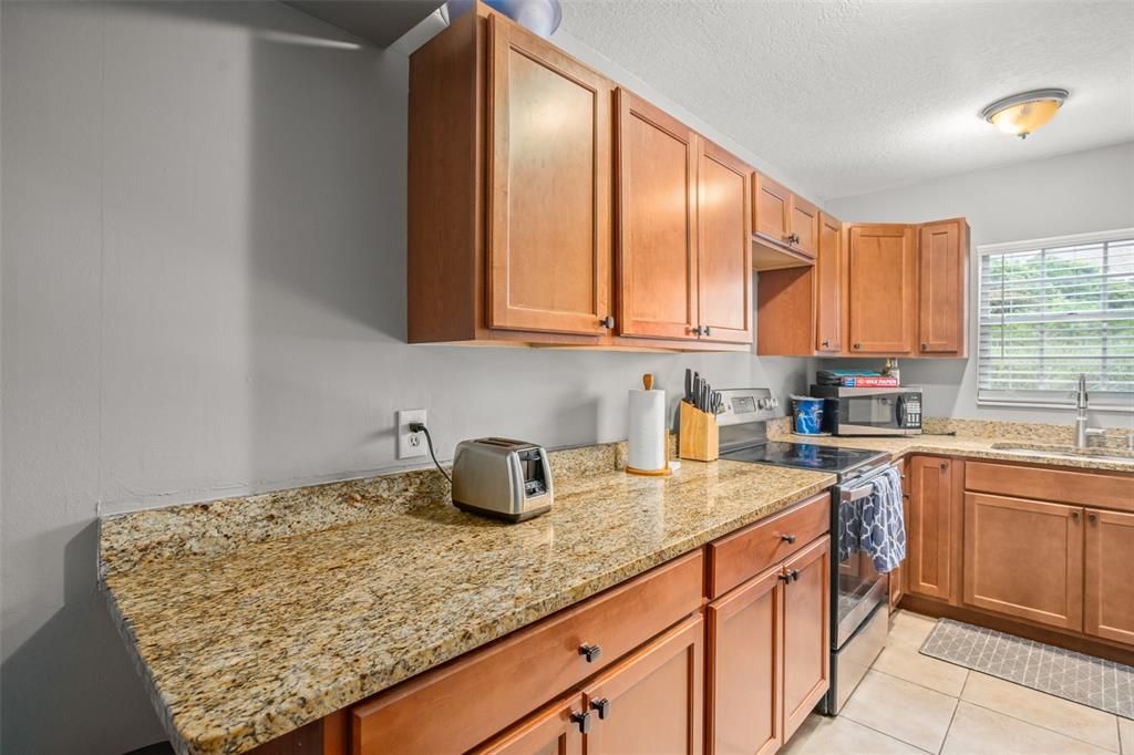 For Sale: $234,900 (2 beds, 2 baths, 1073 Square Feet)