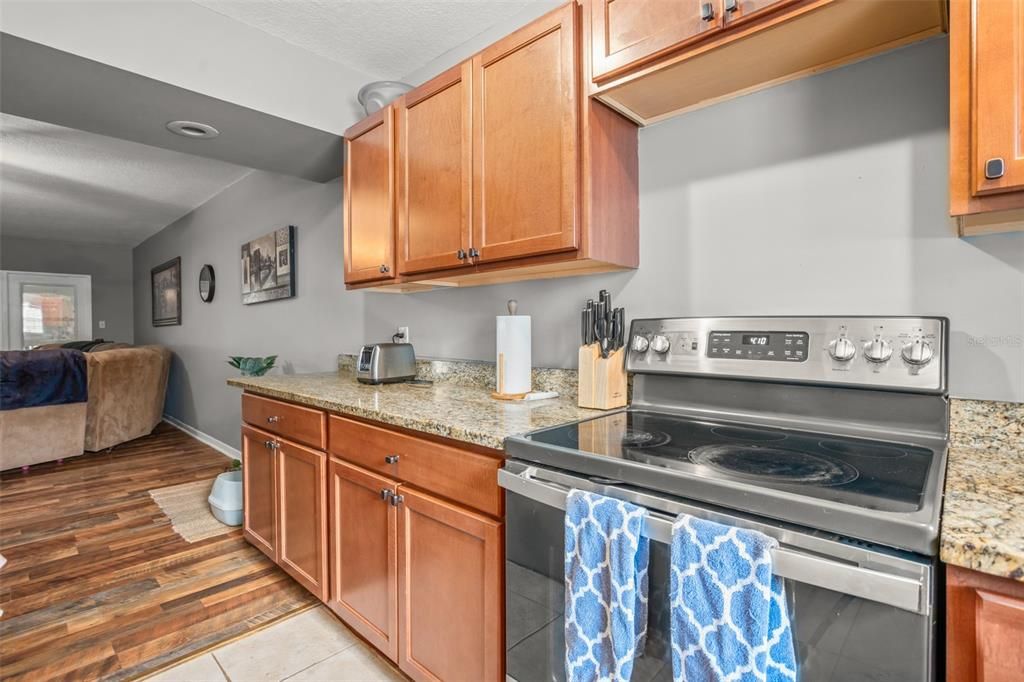 For Sale: $234,900 (2 beds, 2 baths, 1073 Square Feet)