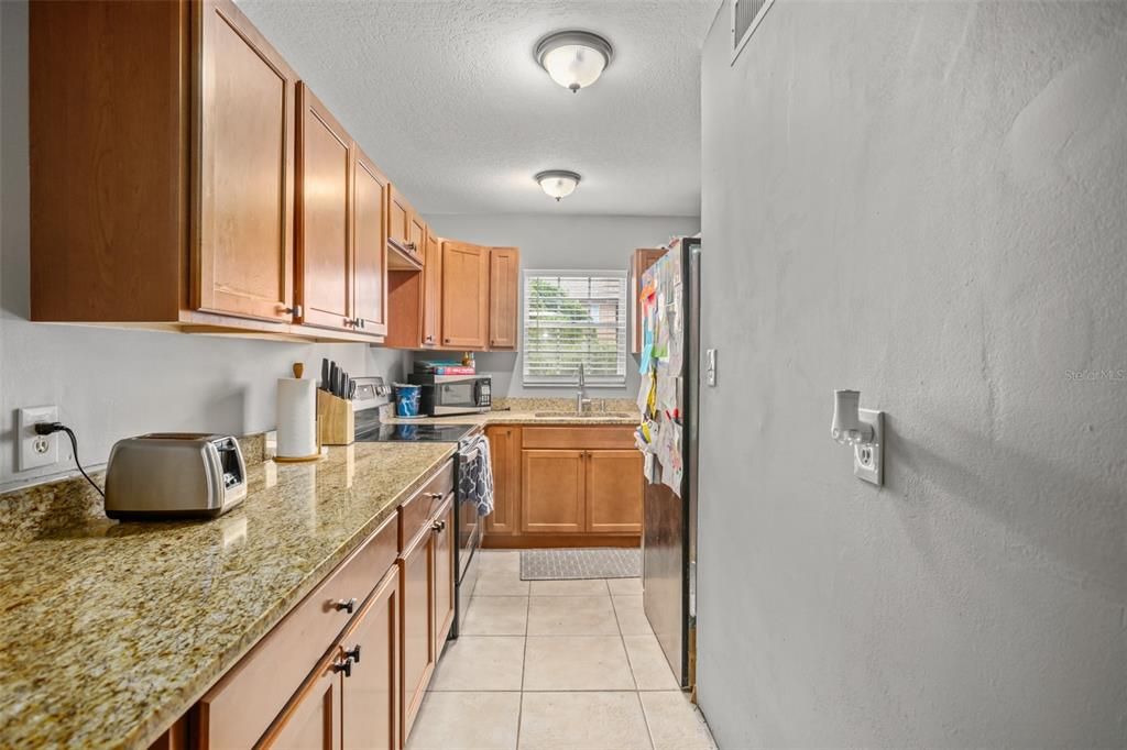 For Sale: $234,900 (2 beds, 2 baths, 1073 Square Feet)