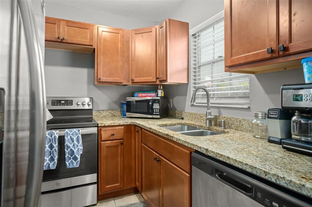 For Sale: $234,900 (2 beds, 2 baths, 1073 Square Feet)