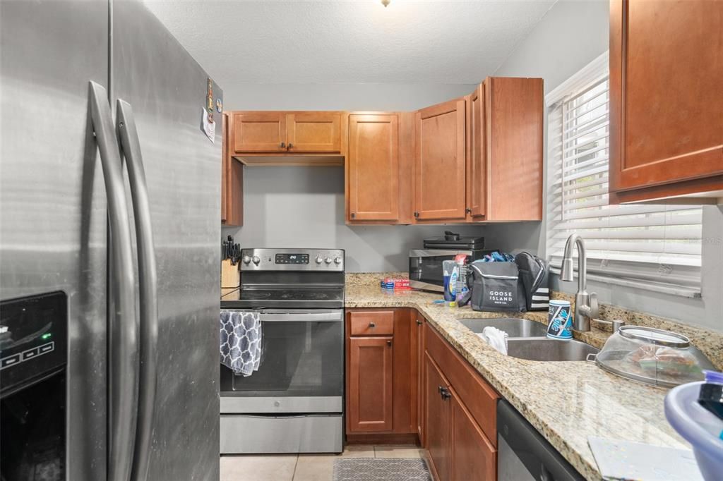 For Sale: $234,900 (2 beds, 2 baths, 1073 Square Feet)