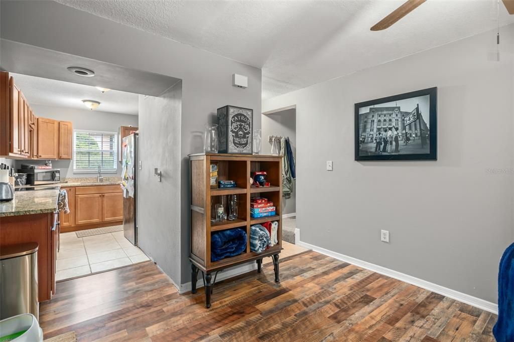 For Sale: $234,900 (2 beds, 2 baths, 1073 Square Feet)