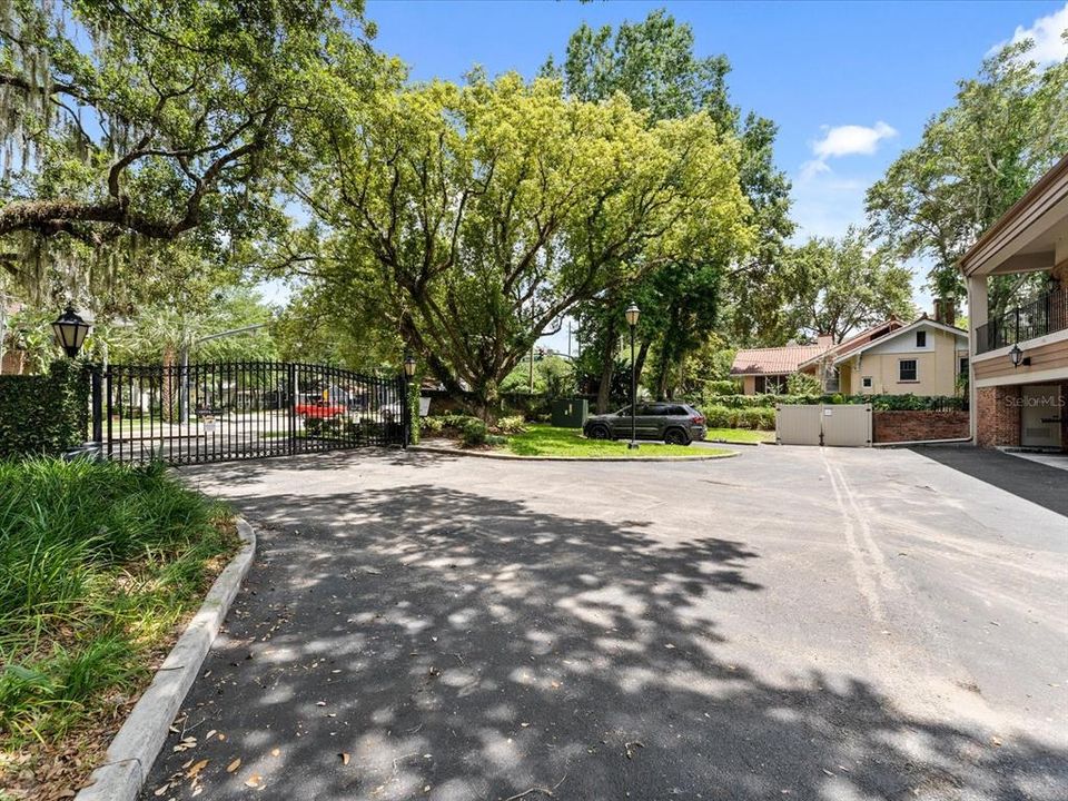 For Sale: $689,990 (2 beds, 2 baths, 1982 Square Feet)