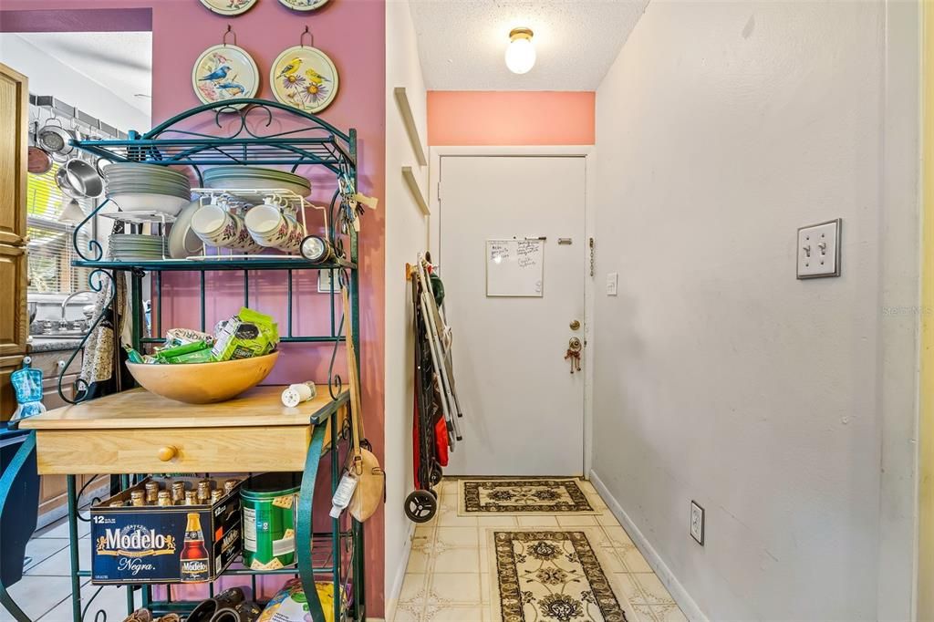 For Sale: $150,000 (2 beds, 2 baths, 981 Square Feet)