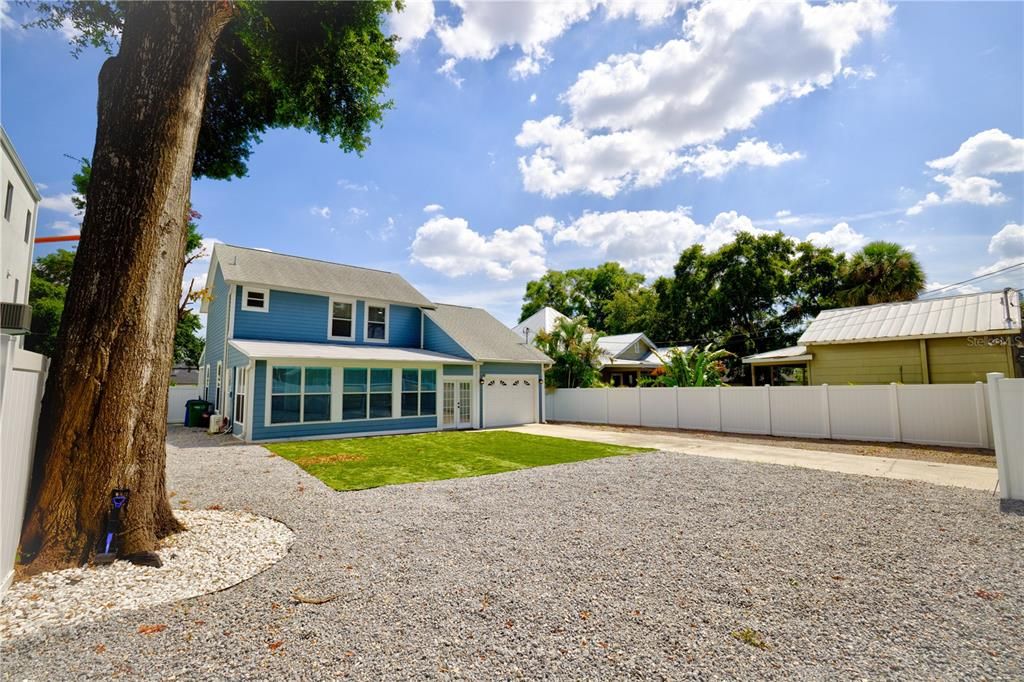 Active With Contract: $739,000 (3 beds, 2 baths, 1992 Square Feet)