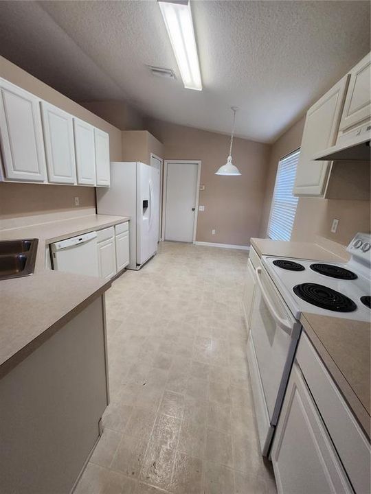 For Rent: $2,250 (3 beds, 2 baths, 1513 Square Feet)