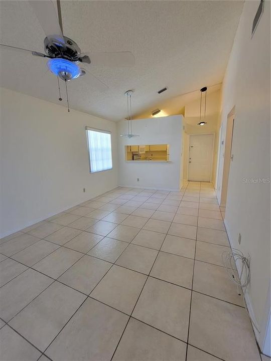 For Sale: $215,000 (2 beds, 1 baths, 785 Square Feet)