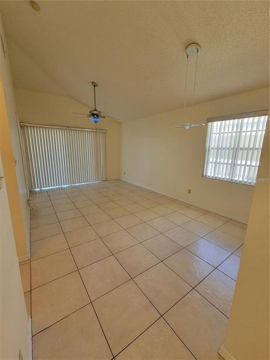 For Sale: $215,000 (2 beds, 1 baths, 785 Square Feet)