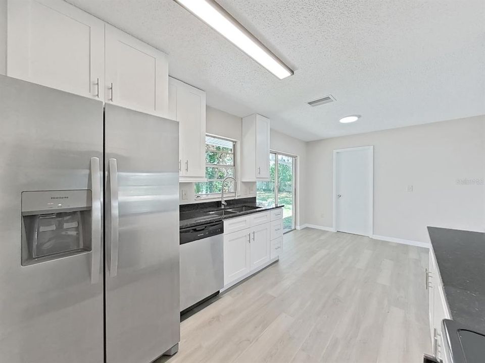 For Sale: $319,900 (3 beds, 2 baths, 1332 Square Feet)