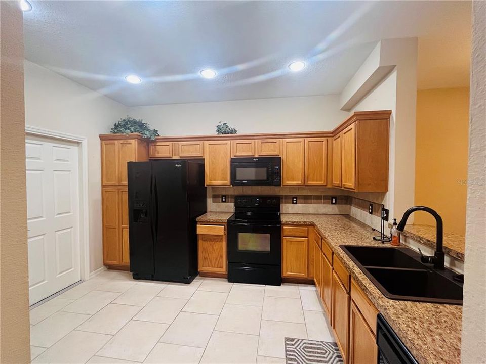 For Sale: $369,000 (2 beds, 2 baths, 1378 Square Feet)