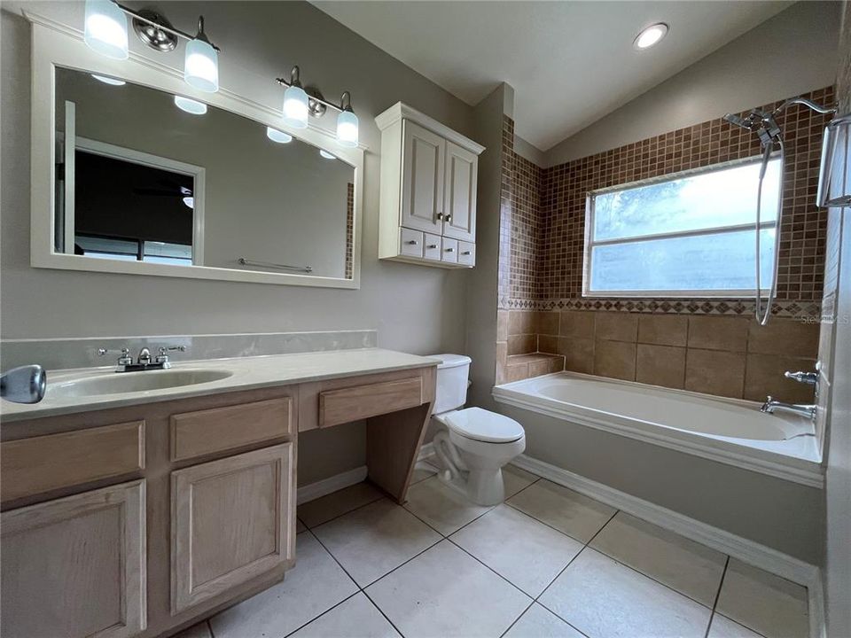 For Rent: $2,299 (3 beds, 2 baths, 1371 Square Feet)