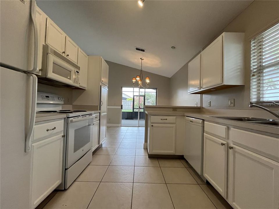 For Rent: $2,299 (3 beds, 2 baths, 1371 Square Feet)