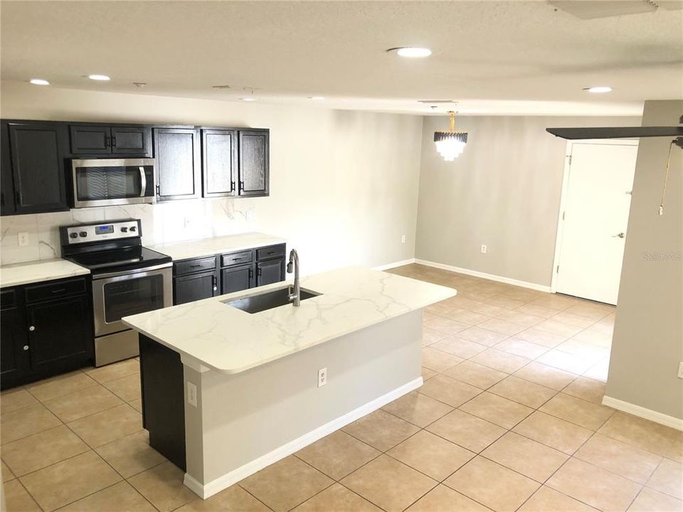 For Sale: $389,000 (3 beds, 2 baths, 1758 Square Feet)