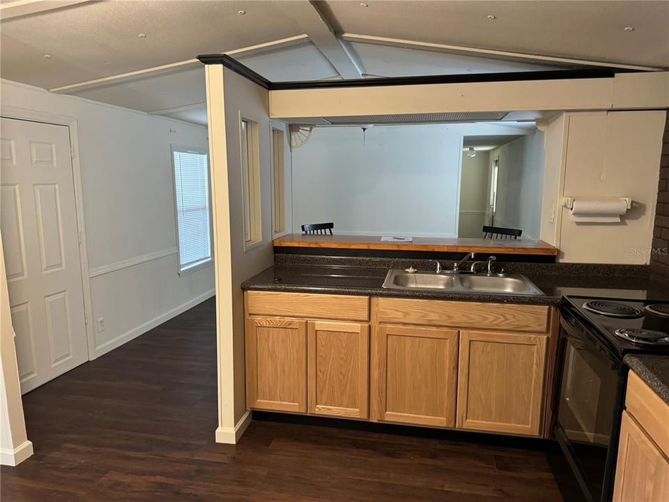 For Sale: $130,000 (2 beds, 1 baths, 728 Square Feet)