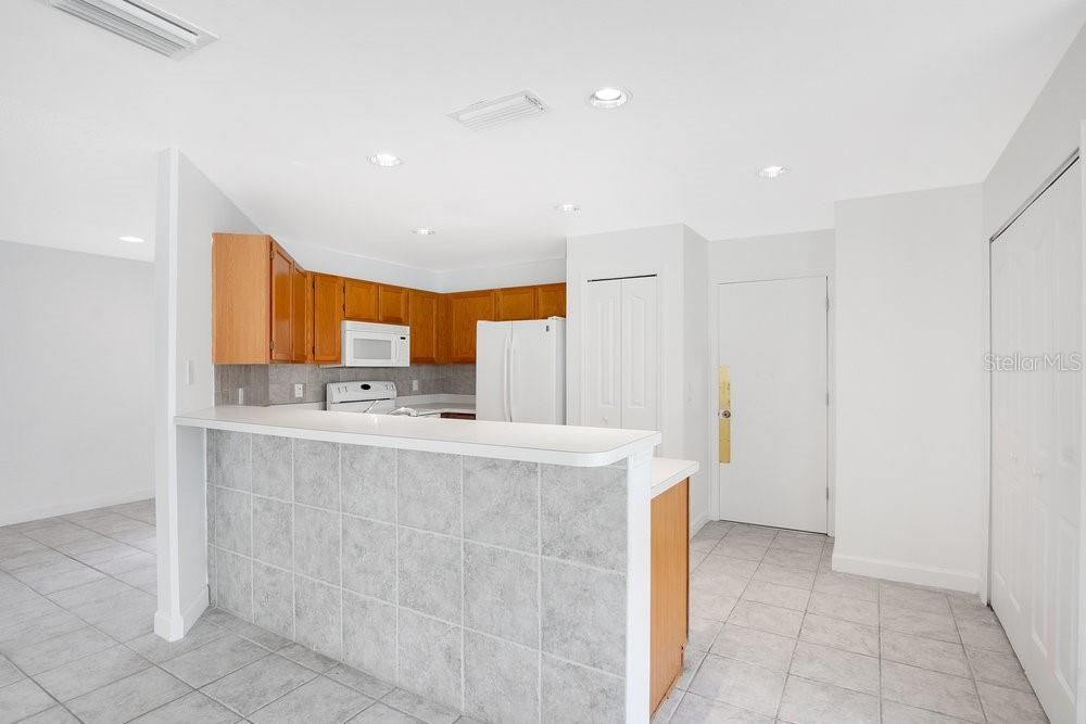 Active With Contract: $400,000 (3 beds, 2 baths, 1460 Square Feet)