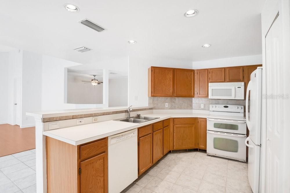 Active With Contract: $400,000 (3 beds, 2 baths, 1460 Square Feet)