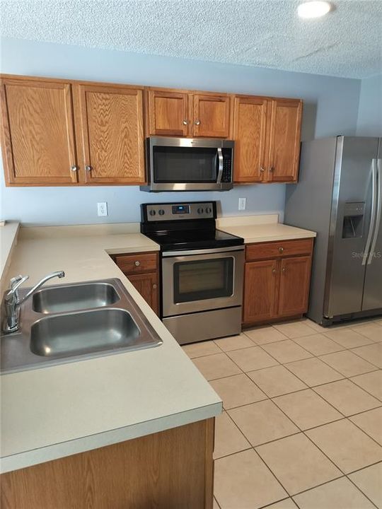 For Rent: $1,900 (2 beds, 2 baths, 1296 Square Feet)