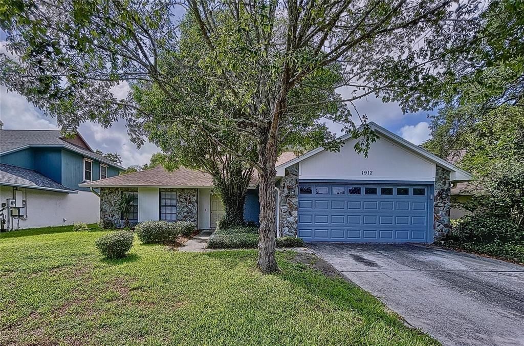 For Sale: $425,000 (3 beds, 2 baths, 1966 Square Feet)