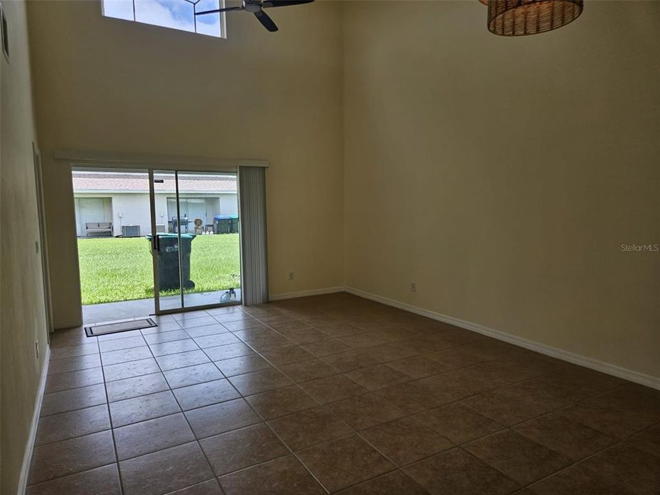 For Rent: $2,200 (3 beds, 2 baths, 1370 Square Feet)